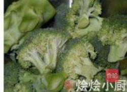 西兰花团虾仁的做法图解4
