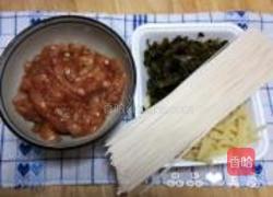雪菜肉丝面的做法图解1