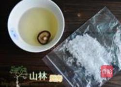 冰糖炖鹅蛋的做法图解2