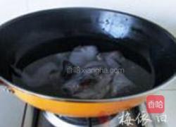 当归春笋乌鸡汤的做法图解3