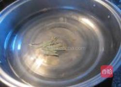 金针菇荞麦面的做法图解1