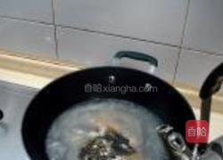花生鱼头汤的做法图解1
