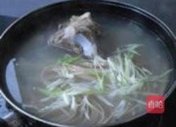 脊骨热汤面的做法图解7