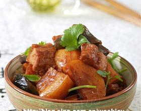土豆海带结烧肉