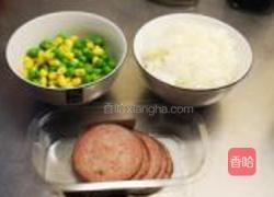 米饭鸡蛋煎饼的做法图解1