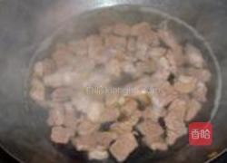 牛肉盖浇米饭的做法图解1