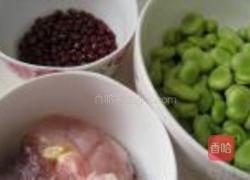五花肉蚕豆煲饭的做法图解1