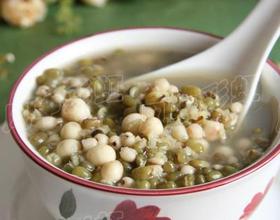 绿豆薏米芡实粥