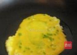 蚕豆花鸡蛋粥的做法图解3