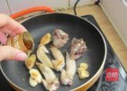 红烧翅尖汤米粉的做法图解3