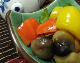 青红黄椒炒草菇