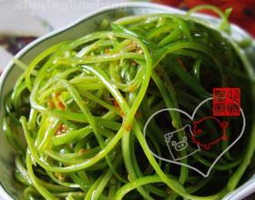 凉拌蒜苗丝