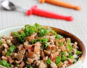 酸辣萝卜丝与萝卜缨炒肉末