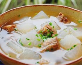 白萝卜牛腩汤
