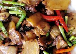 回锅肉烧蒜苔