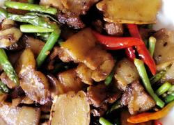 回锅肉烧蒜苔
