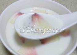 水蜜桃椰汁牛奶西米露