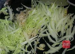 大白菜虾皮骨汤烩饼的做法图解2