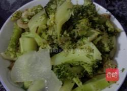 西兰花炒虾仁的做法图解2