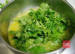 香菜煎蛋的做法图解3