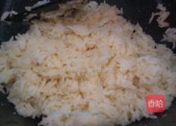 日式鲑鱼炒饭的做法图解4