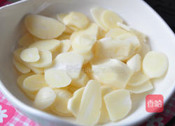 芝麻蒜酥片的做法图解1