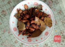 油炸香叶白芷猪肉的做法图解4