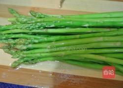 培根芦笋卷的做法图解1