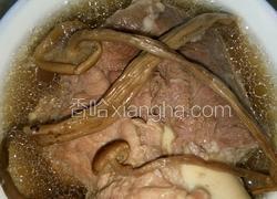 筒骨煲茶树菇