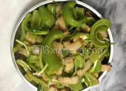 五花腩肉炒青椒