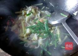 洋芋丝豆芽香肠炒饭的做法图解2