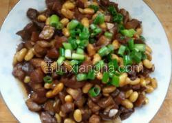 黄豆焖茄丁。