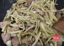 笋干缸豆红烧肉的做法图解6