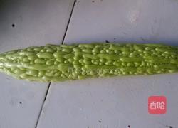 苦瓜炒肉的做法图解1