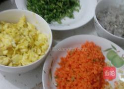 菜包子（芹菜.鸡蛋，豆角粉条）的做法图解3