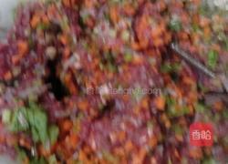 包子(芹菜.胡萝卜.牛肉馅的包子)的做法图解3