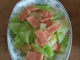 莴笋片炒火腿（求关注）的做法[图]