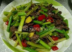 辣椒香芹蒜苗炒牛肉