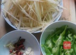 青椒土豆丝的做法图解1