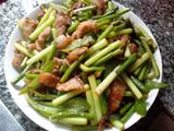 五花肉辣椒炒蒜心