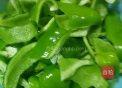 孔雀肉炒青椒的做法图解2