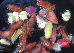 荷兰豆炒腊肠的做法图解3