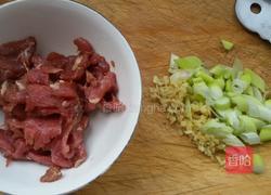 青椒炒肉丝的做法图解1
