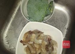 西兰花炒虾仁的做法图解1