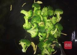 西兰花炒虾仁的做法图解6