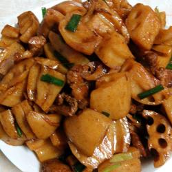 五花肉焖莲藕