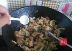 菜花炒肉的做法图解5