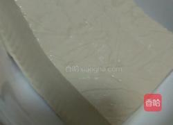 皮蛋拌豆腐的做法图解2