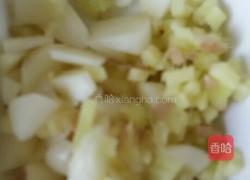 平菇猪血滑肉汤的做法图解2