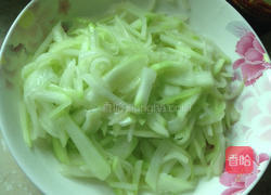 小葫芦瓜炒鸡蛋的做法图解1